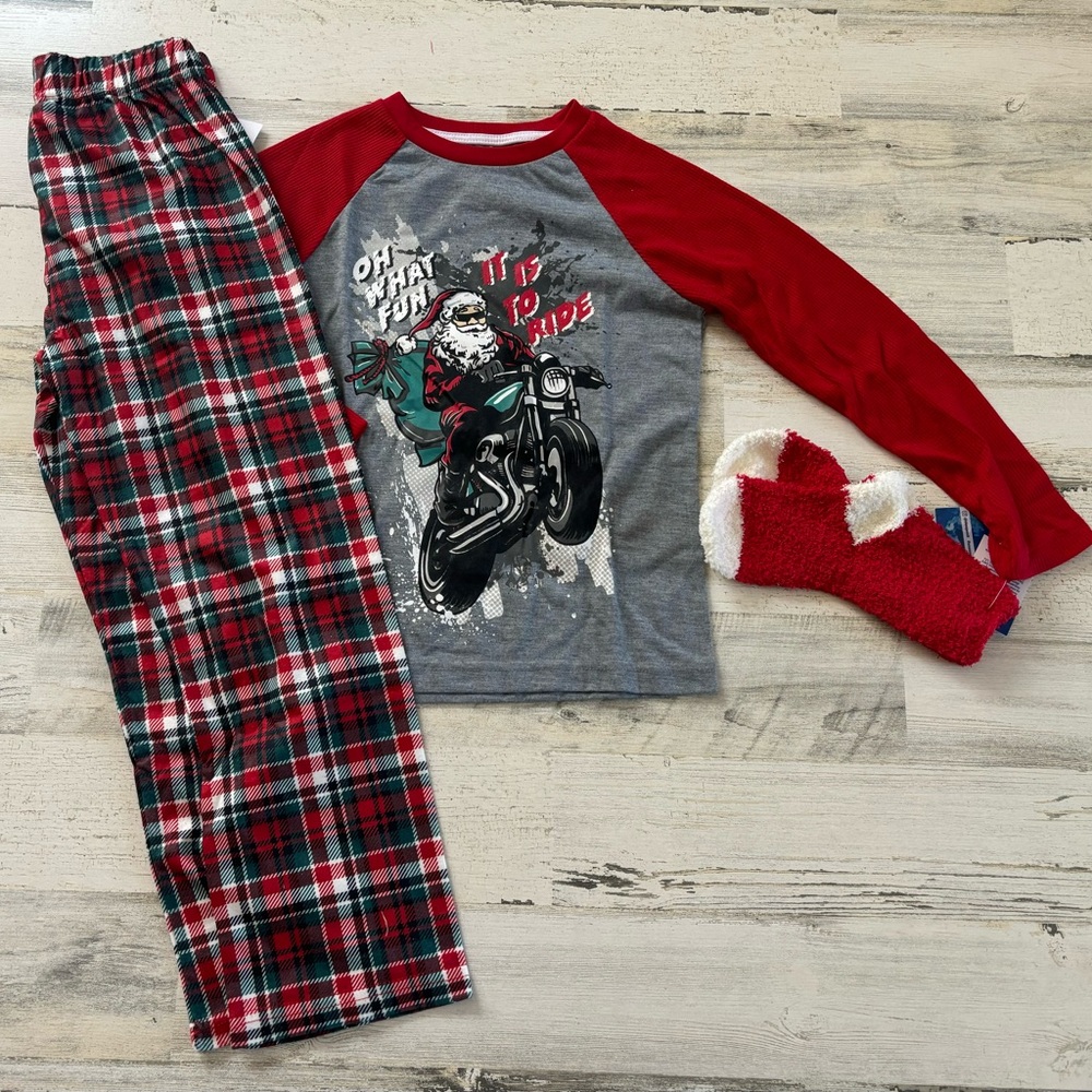Max & Olivia 2 Piece Pajama Set with Socks Size 6/7